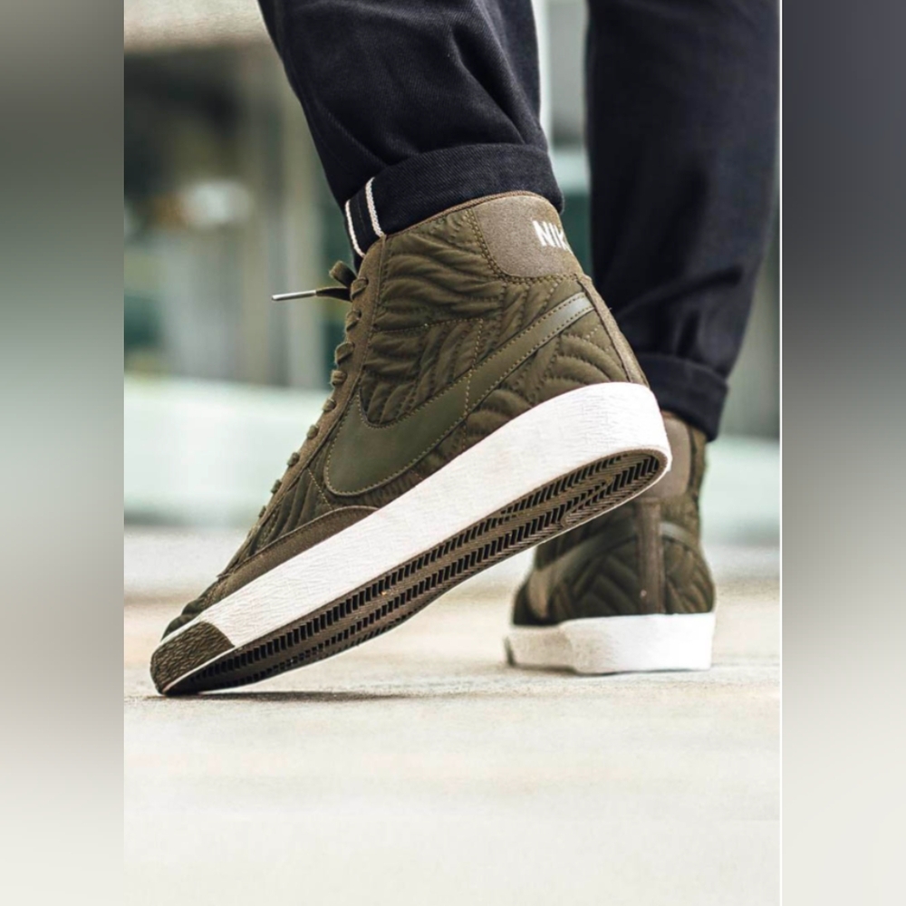 NIKE Blazer Mid Premium SE Hi Top Trainers
